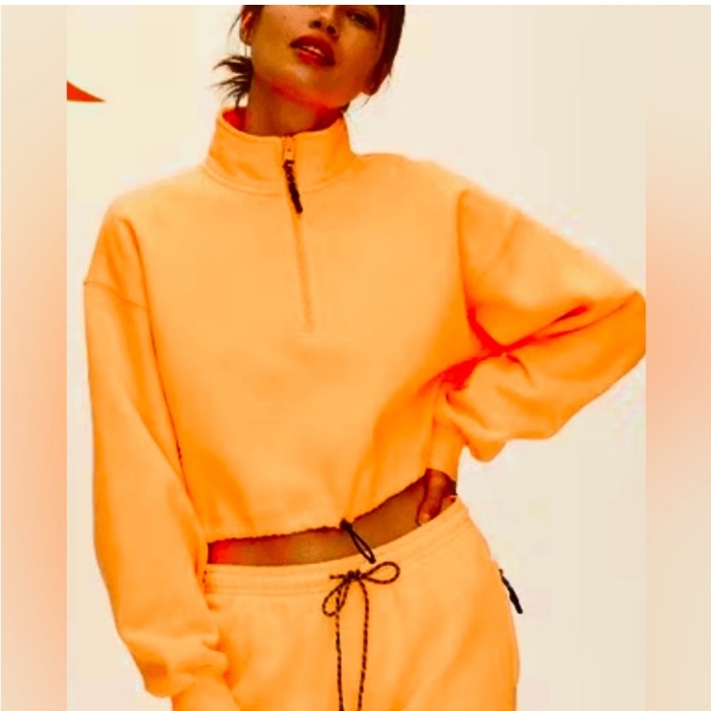 NWOT Women’s TNA Cropped Oversized Half Zip Up Sweater In Orange Size S